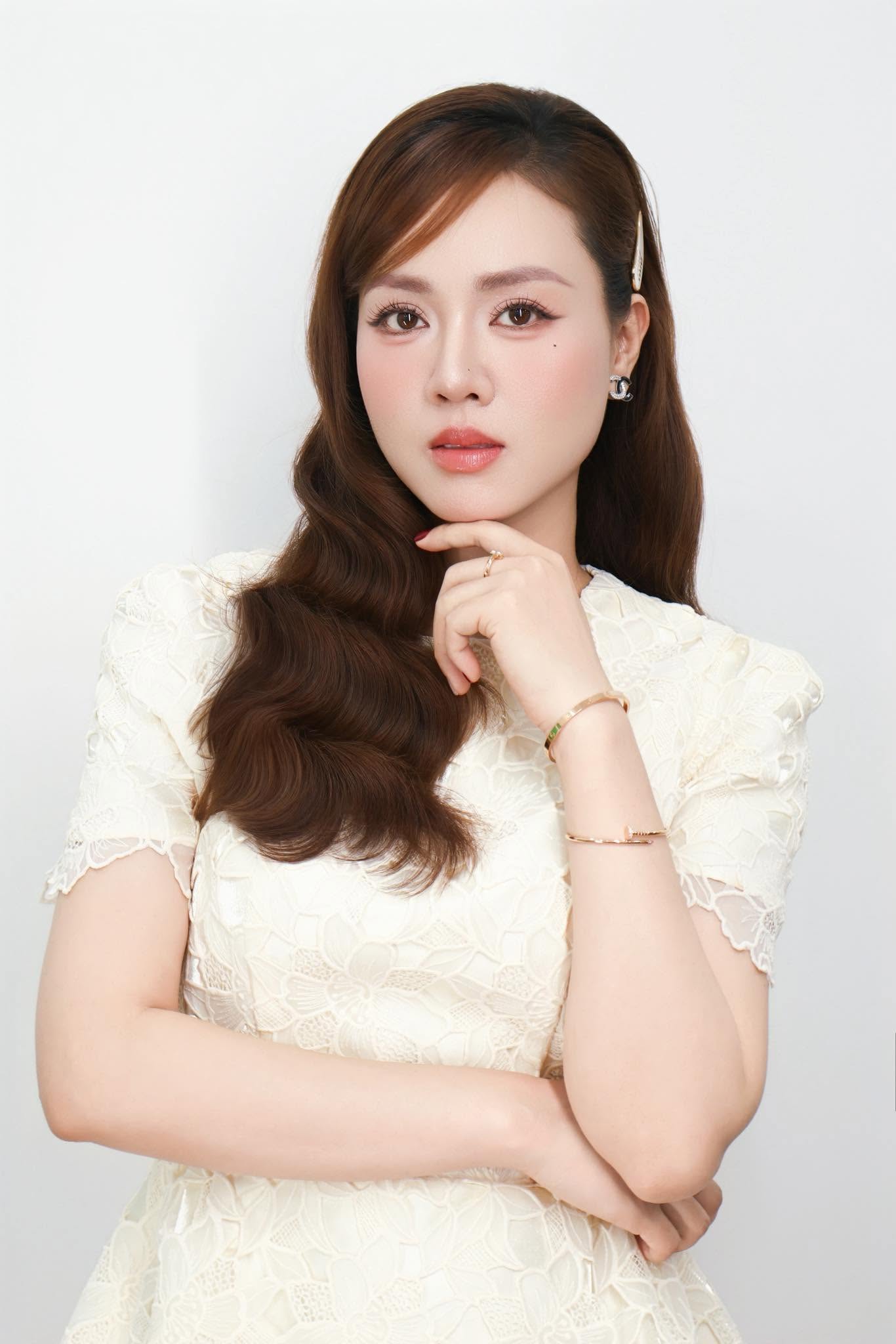   Ngọc Hà - bà xã NS Công Lý đã có bài đăng dài chia sẻ quan điểm cá nhân sau khi nhận về những lời bàn tán cho rằng cô 
