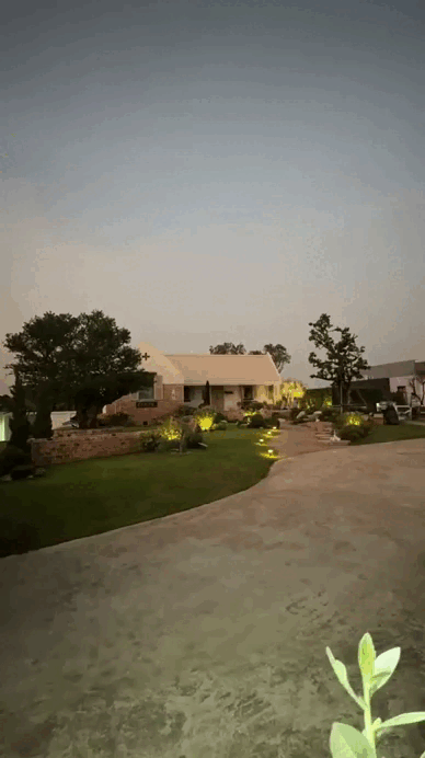 Bên trong cơ ngơi rộng 3.000m² của