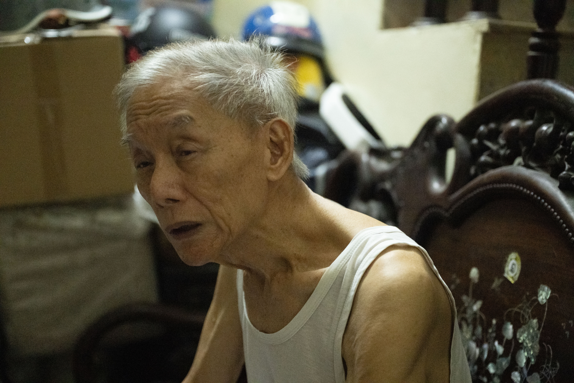 Ông Thìn cho biết cuộc sống hiện tại của mình vẫn có nguồn lương hưu (Ảnh: Như Hoàn)