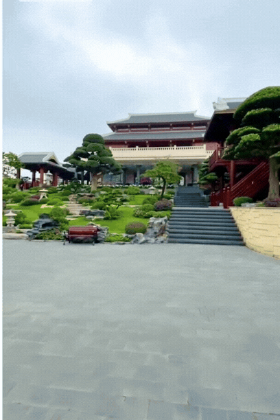 Biệt phủ rộng như công viên của trưởng thôn trẻ nhất Việt Nam: Phải đi xe điện mới tham quan hết, riêng cây cảnh giá hàng chục tỷ