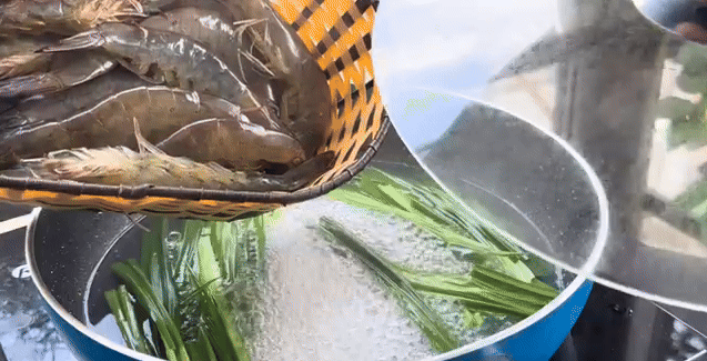 Nắm lá 5.000 đồng là