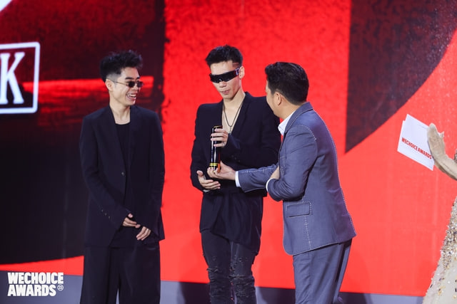 MCK giành chiến thắng trước HIEUTHUHAI trong hạng mục Album của năm tại WeChoice Awards 2023
