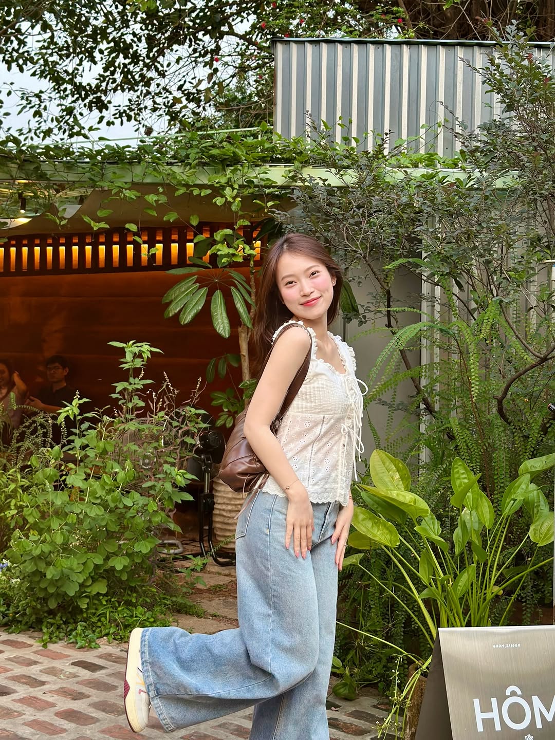Style hè của Khánh Vy: Đơn giản mà cuốn, ngắm xong vội save ảnh ngay!