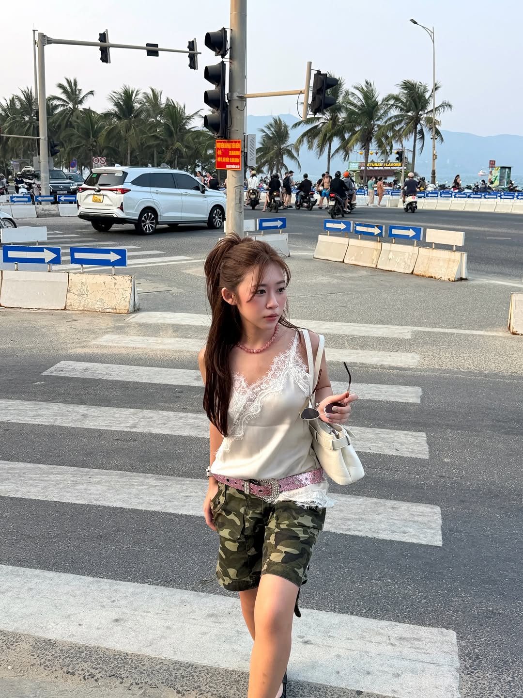 Cô gái Việt ở Singapore: Chỉ cao 1m49 nhưng mặc đẹp như được lập trình, diện bộ nào cũng muốn thả tim