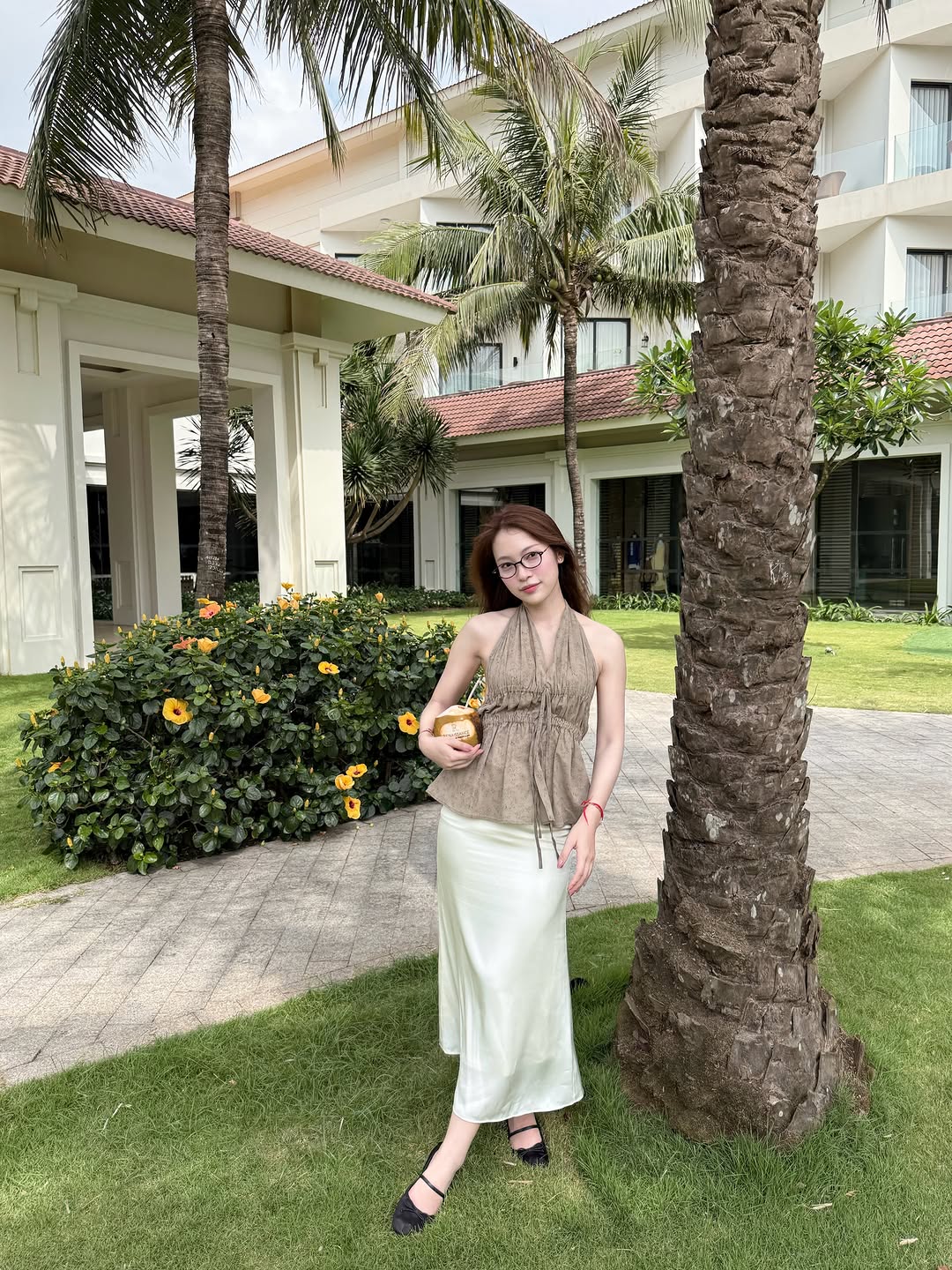 Style hè của Khánh Vy: Đơn giản mà cuốn, ngắm xong vội save ảnh ngay!