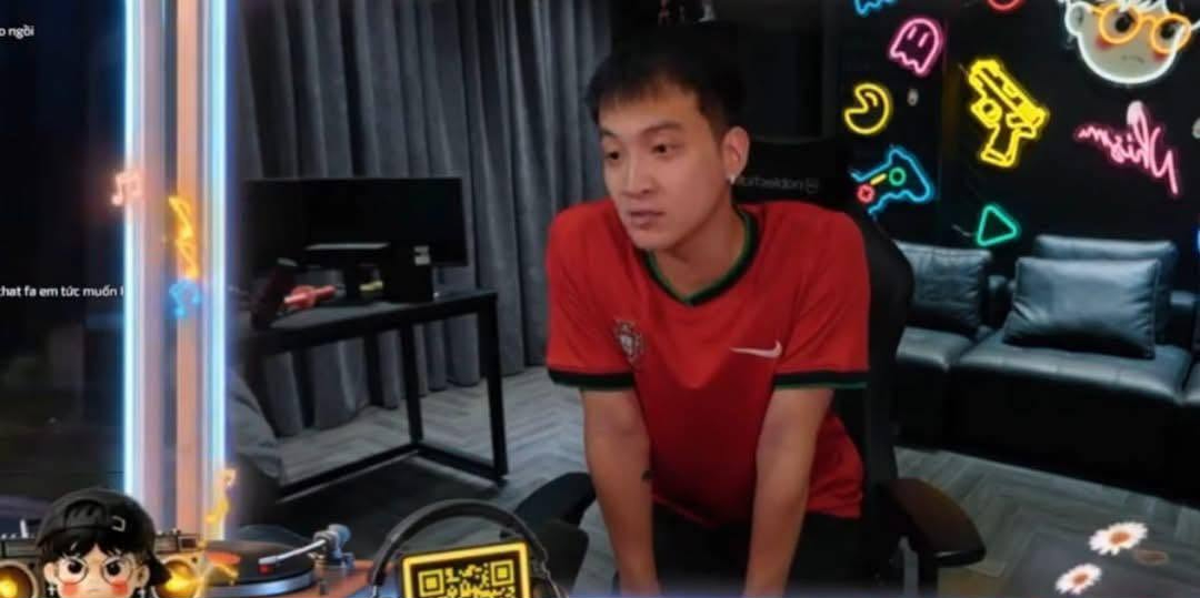 Nhism trong livestream mới đây (Ảnh chụp màn hình)