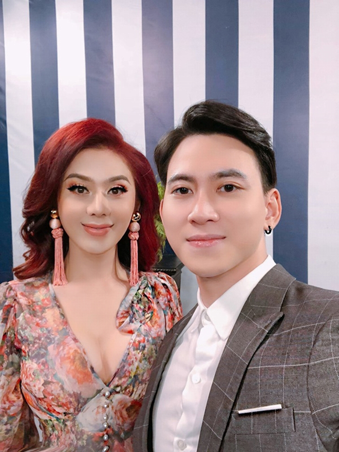 MC Minh Tuân là bạn dẫn của Lâm Khánh Chi ở show Come Out