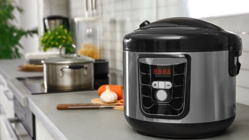 5 thiết bị âm thầm ngốn điện, nên rút ra trước khi đi ngủ