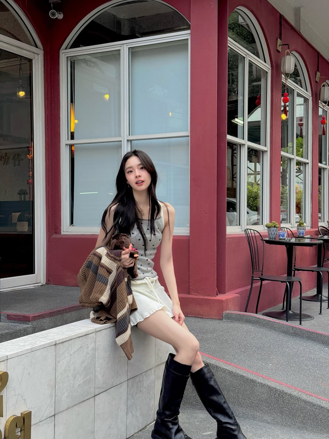 Bông hồng lai mang 2 dòng máu gây sốt MXH: Visual đẹp như AI, style đơn giản mà cuốn dã man 