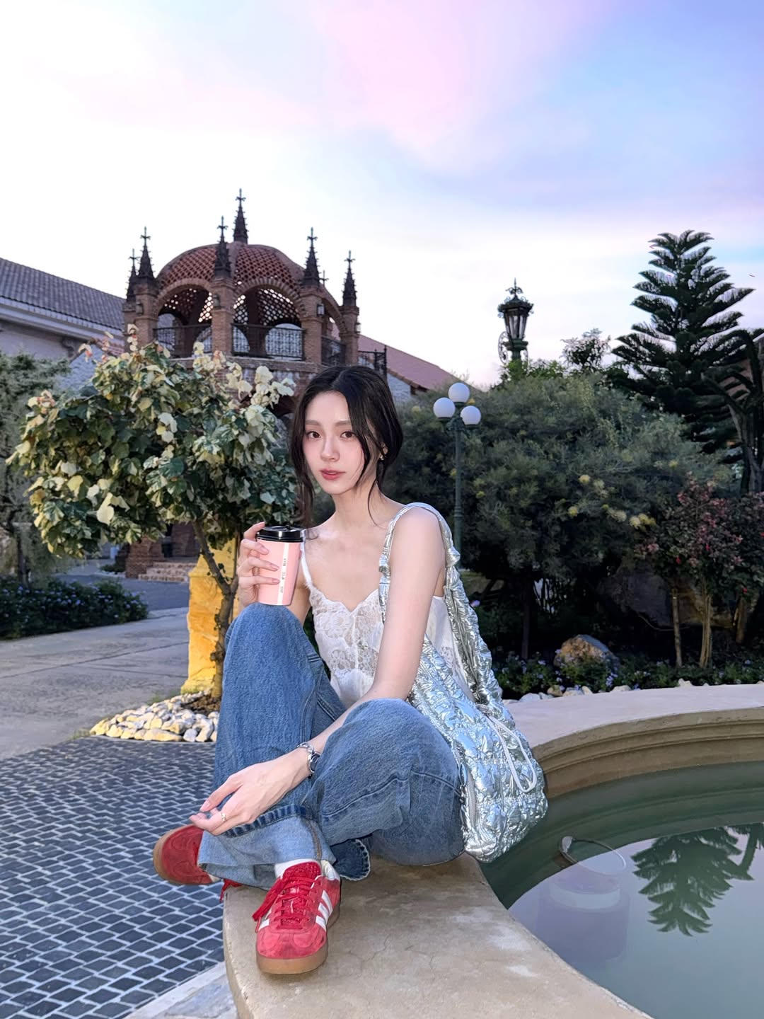 Bông hồng lai mang 2 dòng máu gây sốt MXH: Visual đẹp như AI, style đơn giản mà cuốn dã man 