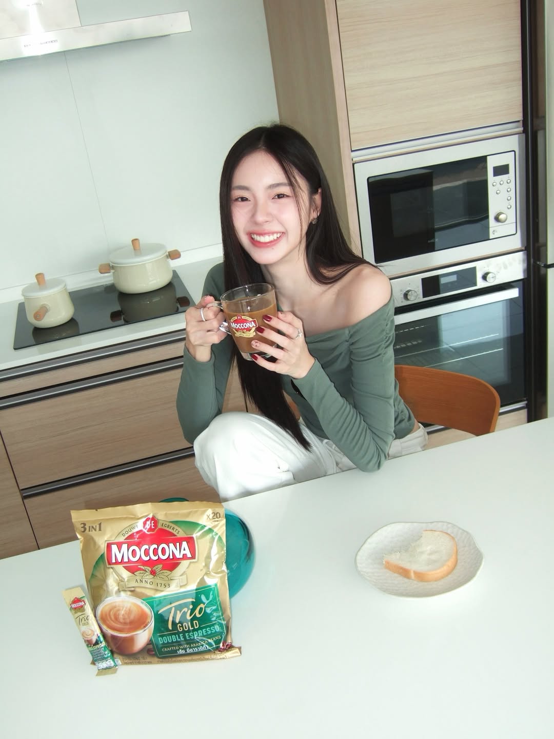 Bông hồng lai mang 2 dòng máu gây sốt MXH: Visual đẹp như AI, style đơn giản mà cuốn dã man 