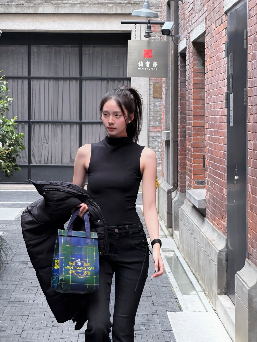 Bông hồng lai mang 2 dòng máu gây sốt MXH: Visual đẹp như AI, style đơn giản mà cuốn dã man 
