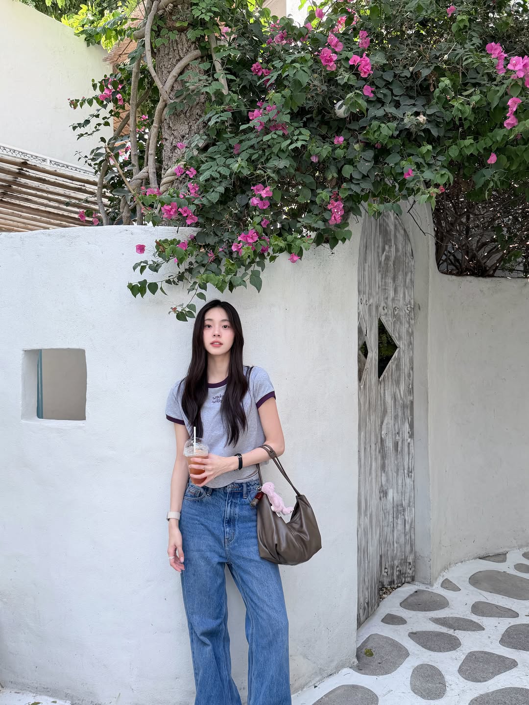Bông hồng lai mang 2 dòng máu gây sốt MXH: Visual đẹp như AI, style đơn giản mà cuốn dã man 