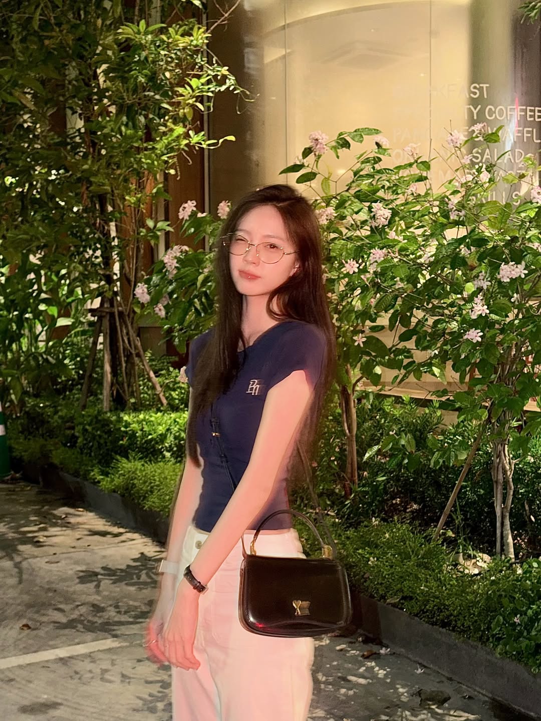 Bông hồng lai mang 2 dòng máu gây sốt MXH: Visual đẹp như AI, style đơn giản mà cuốn dã man 