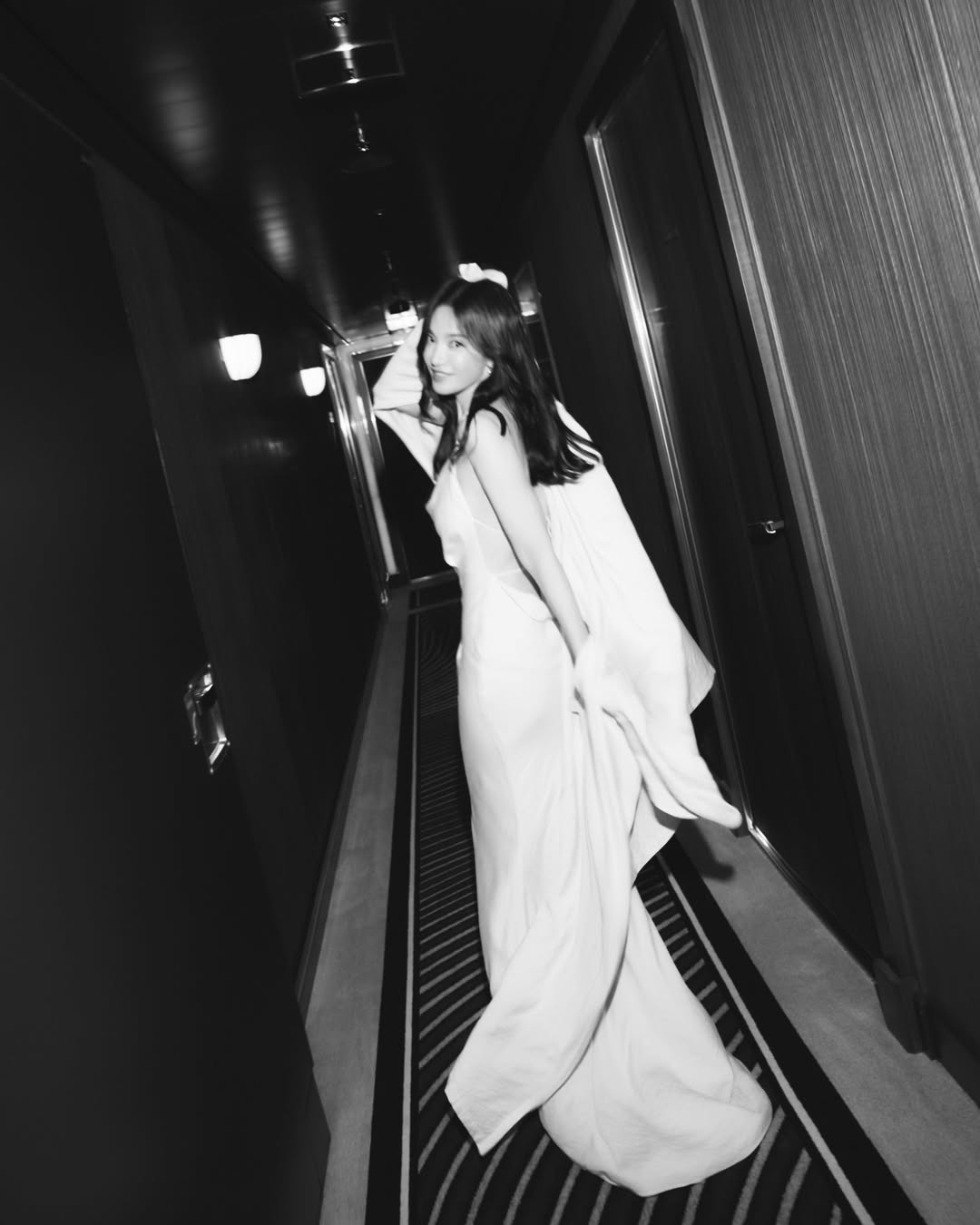 Song Hye Kyo lại khiến cõi mạng chấn động với giao diện lả lơi đầy quyến rũ. (Ảnh: Instagram)