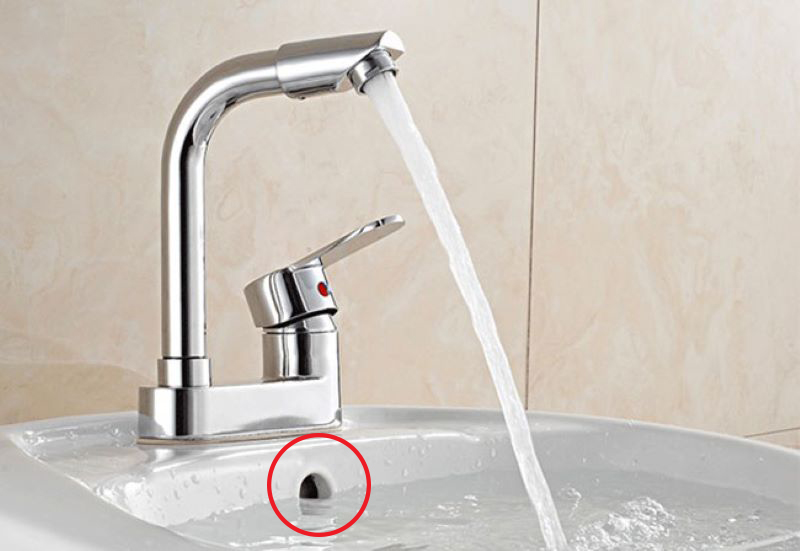 Tại sao ở bồn rửa thường có 1 lỗ nhỏ?