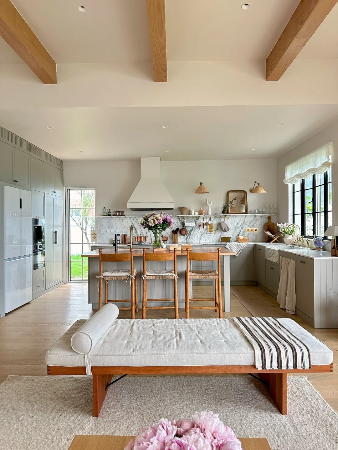 Căn biệt thự 850m² bên hồ, tiện nghi như resort khép kín của người phụ nữ không đi làm, không kết hôn