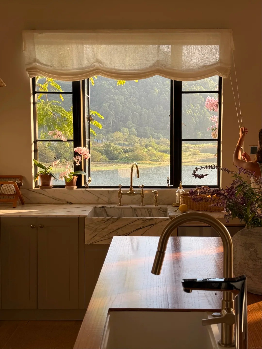Căn biệt thự 850m² bên hồ, tiện nghi như resort khép kín của người phụ nữ không đi làm, không kết hôn