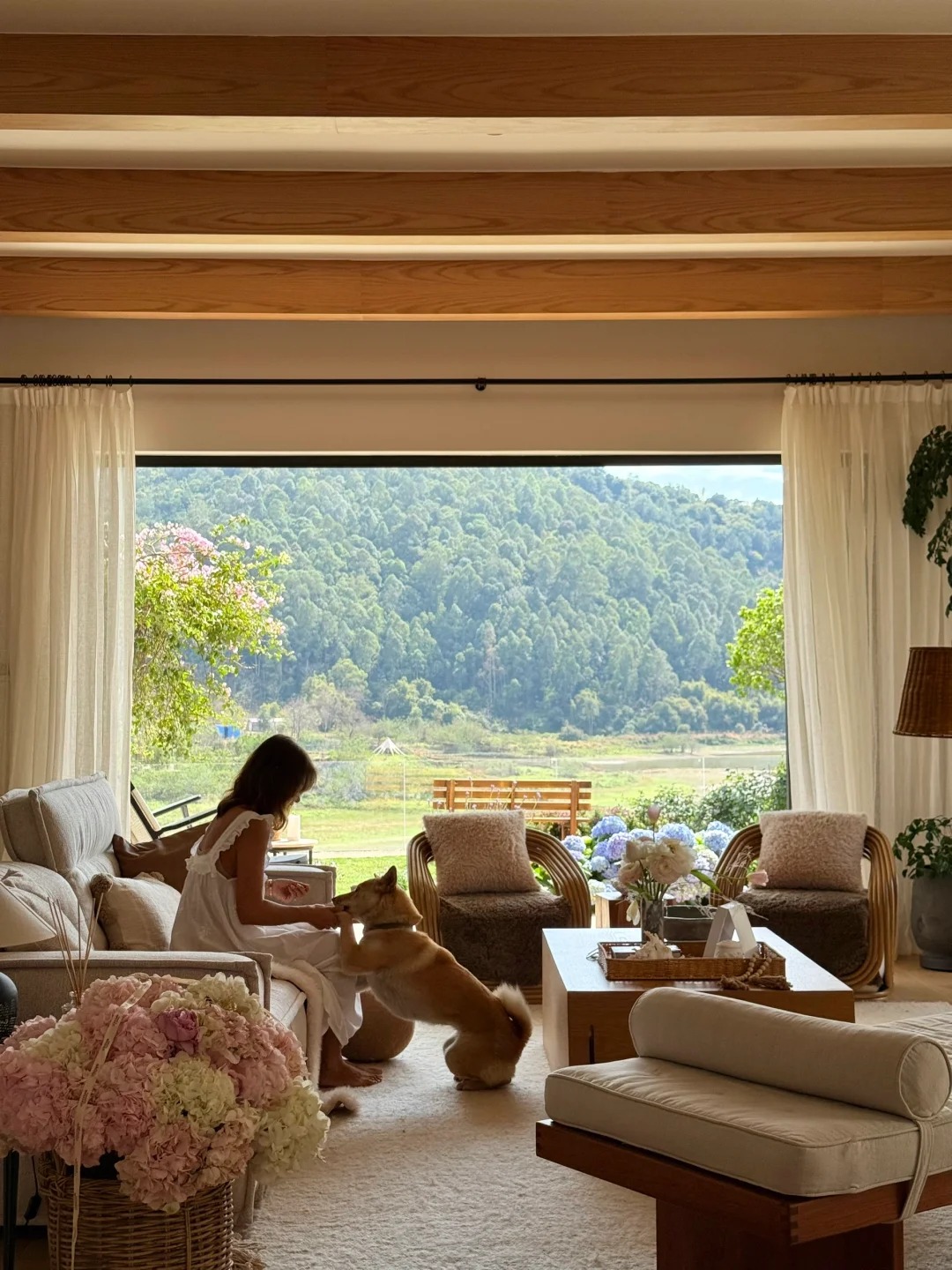 Căn biệt thự 850m² bên hồ, tiện nghi như resort khép kín của người phụ nữ không đi làm, không kết hôn