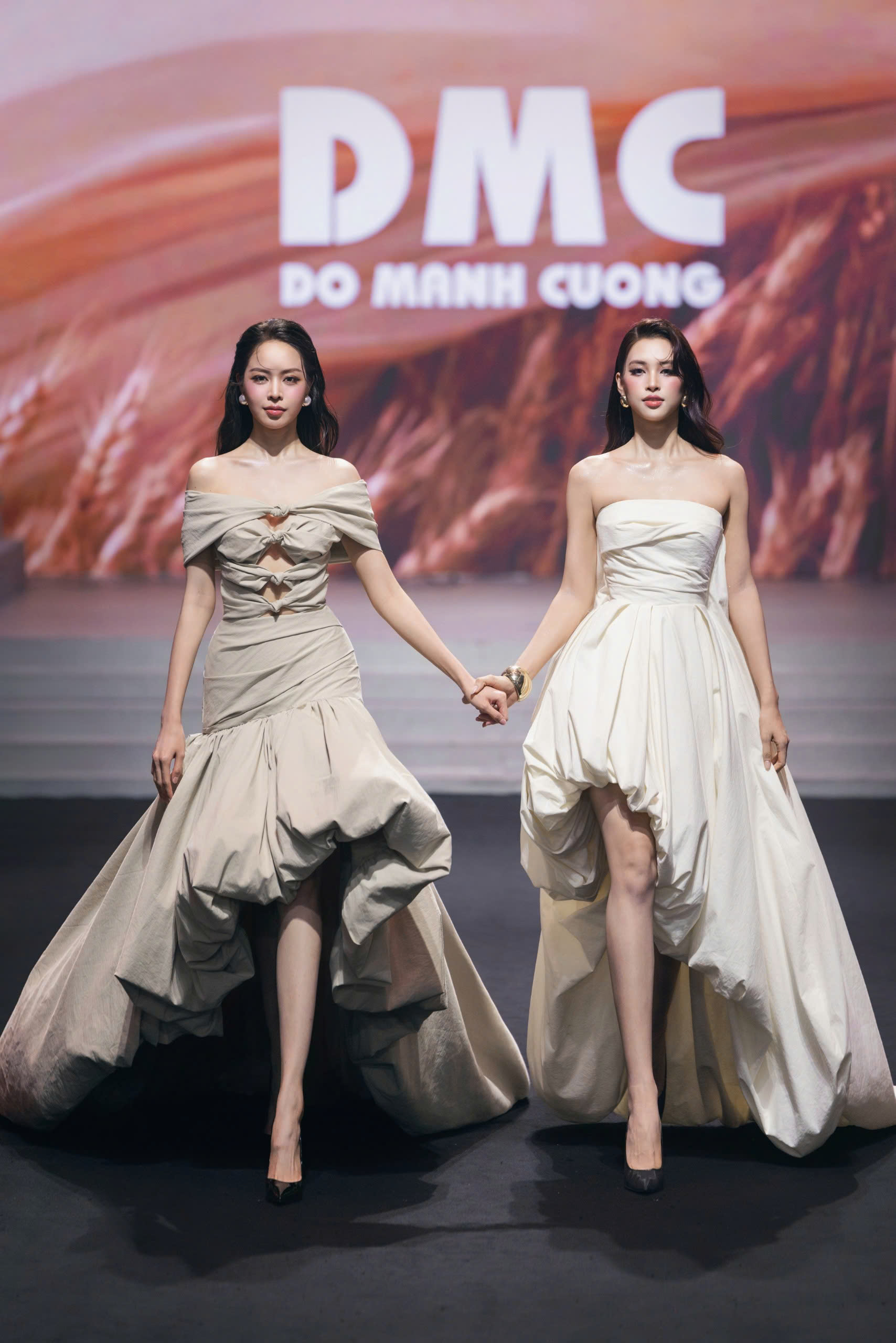 Hoa hậu Thanh Thuỷ – Kỳ Duyên – Tiểu Vy đảm nhận vai trò làm vedette tại show của NTK Đỗ Mạnh Cường. Ảnh: BTC