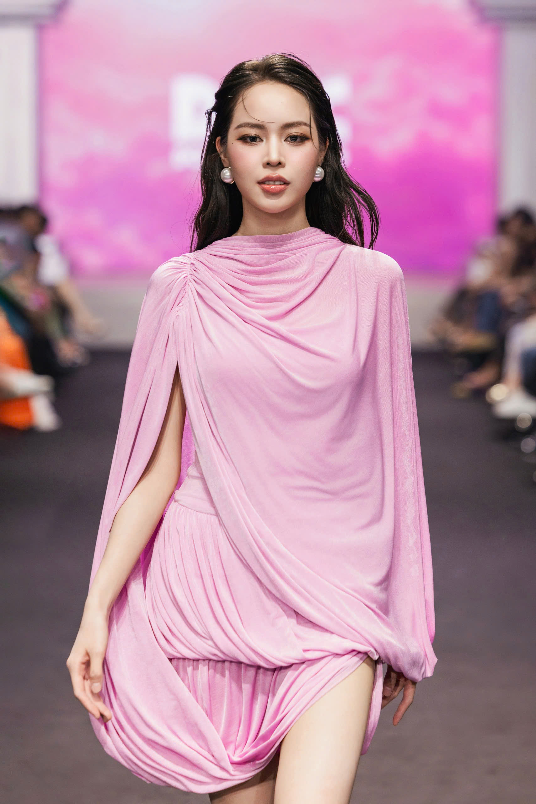 Huỳnh Thị Thanh Thủy hoạt động sôi nổi sau khi đăng quang tại Miss International. Ảnh: FBNV