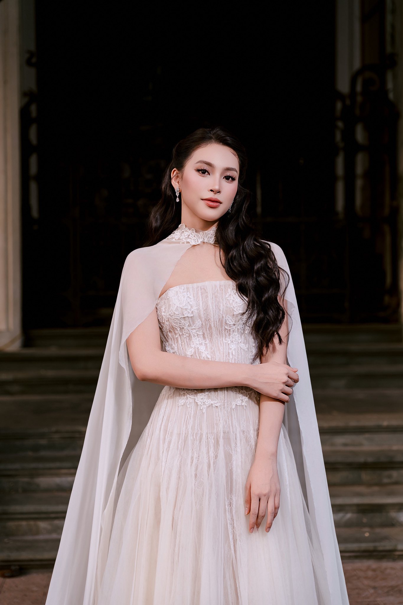 Không chỉ hoạt động ở lĩnh vực thời trang, người đẹp Quảng Nam còn lấn sân sang điện ảnh và ghi dấu ấn qua nhiều dự án nghệ thuật. Ảnh: FBNV