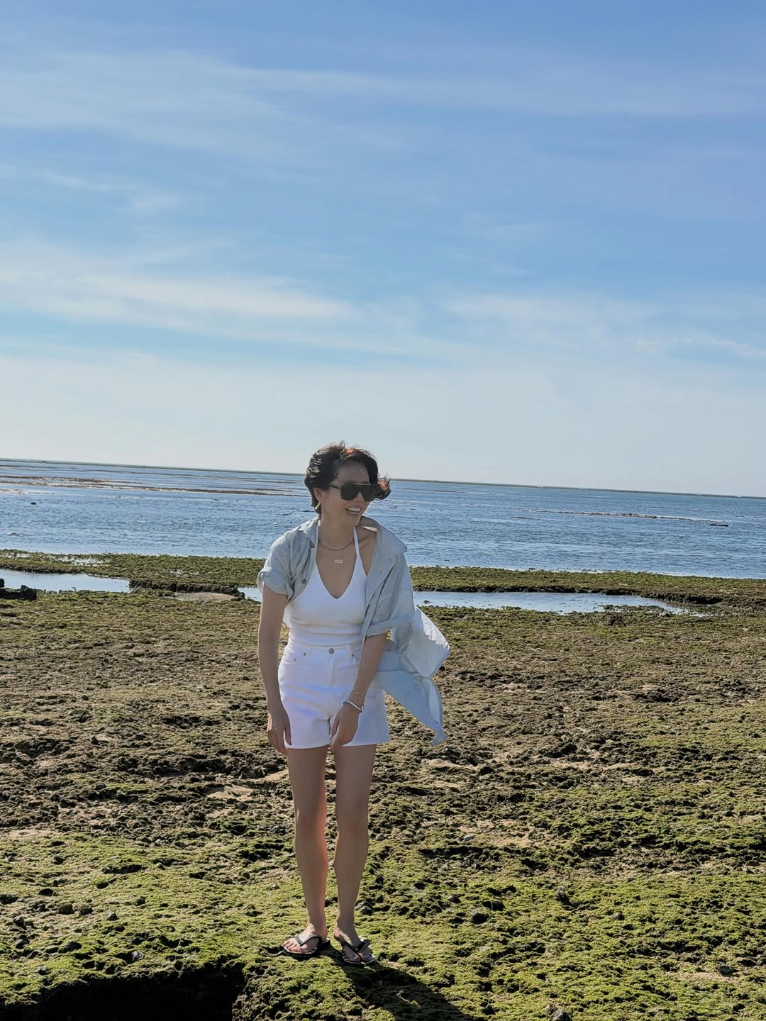 Son Ye Jin mặc càng đơn giản càng đẹp: Có thứ gái trẻ cố học vẫn khó giống