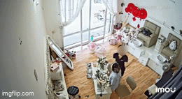 Clip gây phẫn nộ: Chủ tiệm nail bị cô gái mặc đồ thể thao hành hung dã man, tiết lộ tình trạng hiện tại khiến nhiều người bức xúc