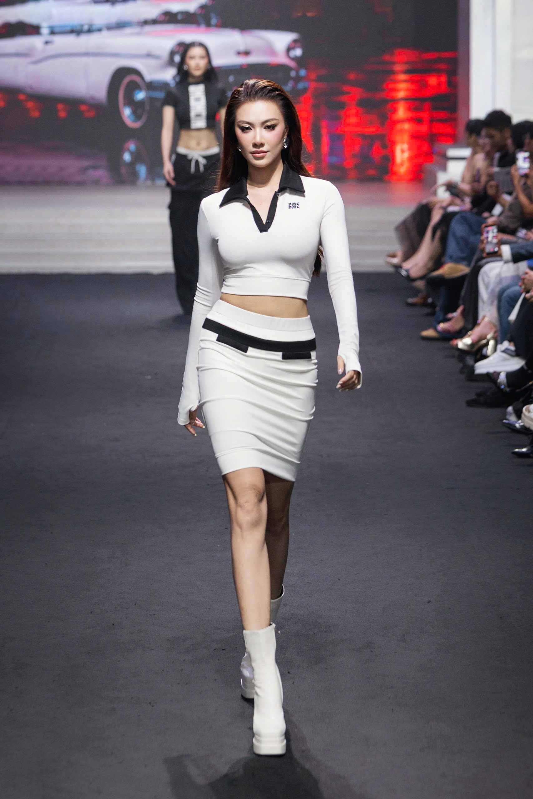 Khung hình gấp 3 visual hiếm thấy trong showbiz: Thanh Thuỷ, Tiểu Vy, Kỳ Duyên xứng danh Hoa hậu chánh cung, nhìn sao cũng đẹp