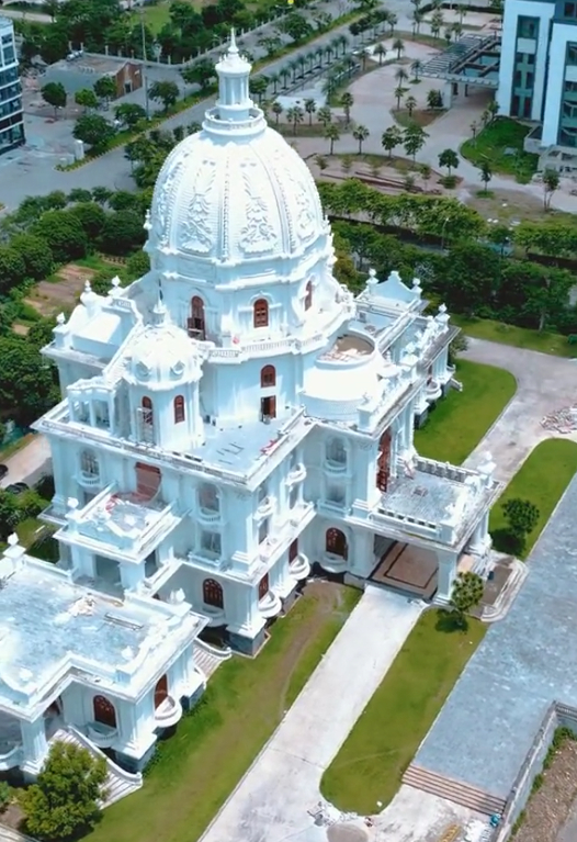 Lâu đài sáng nhất Ninh Bình lúc này