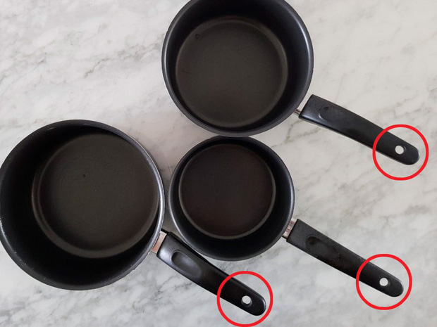 Tại sao trên chảo thường xuất hiện lỗ tròn?