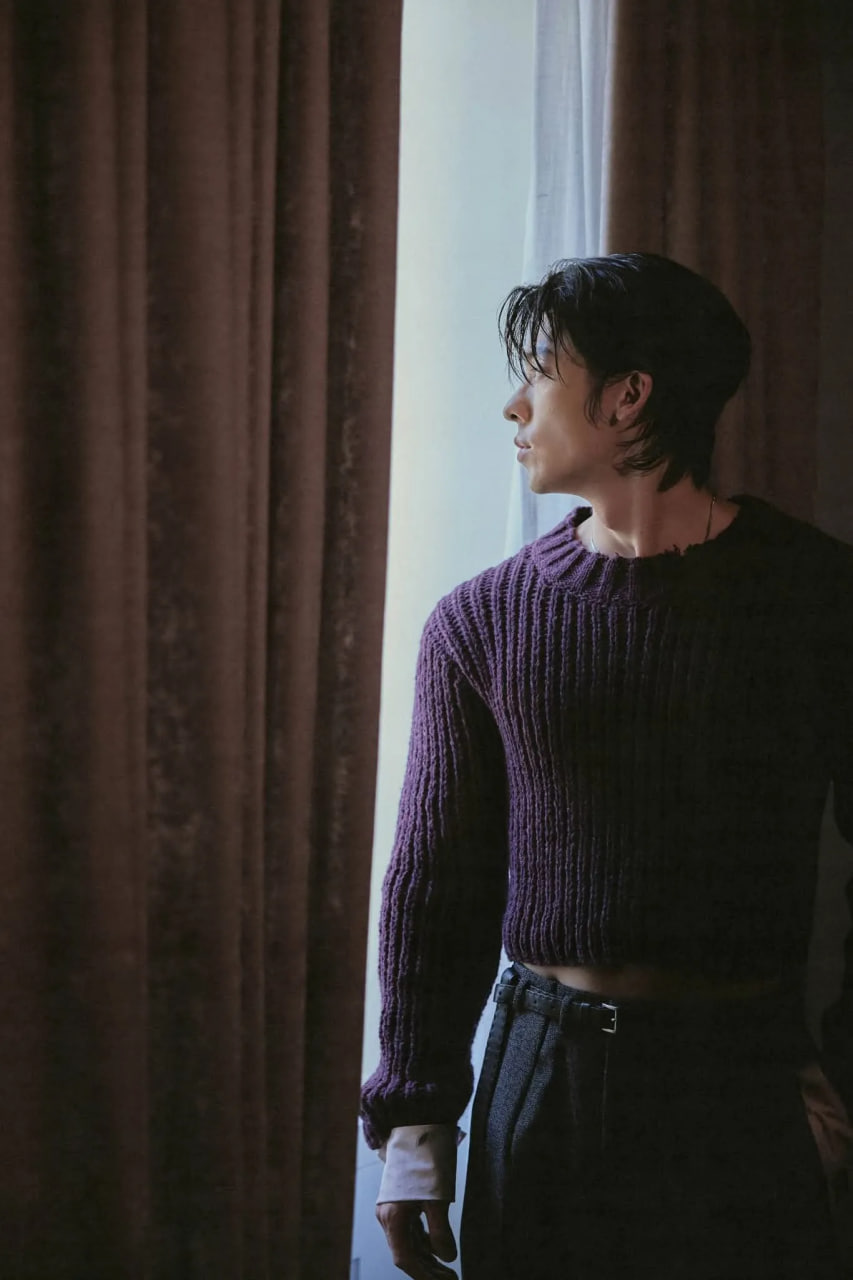 Visual nam tính và vóc dáng vạm vỡ giúp Hứa Quang Hán nổi bật giữa dàn khách mời tại show diễn Prada. (Ảnh: Instagram)