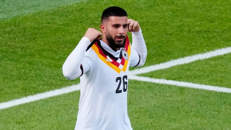 Phát hiện 1 cựu công nhân nhà máy đi đá World Cup