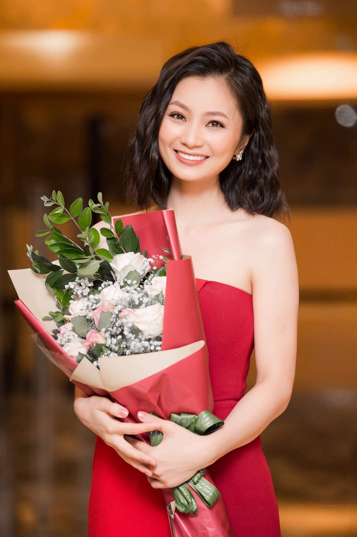 Nữ diễn viên yêu trai phố cổ 3 ngày là cưới, từ bỏ hào quang showbiz: Giờ sống chill trong biệt thự sân vườn, góc nào cũng đẹp thơ mộng