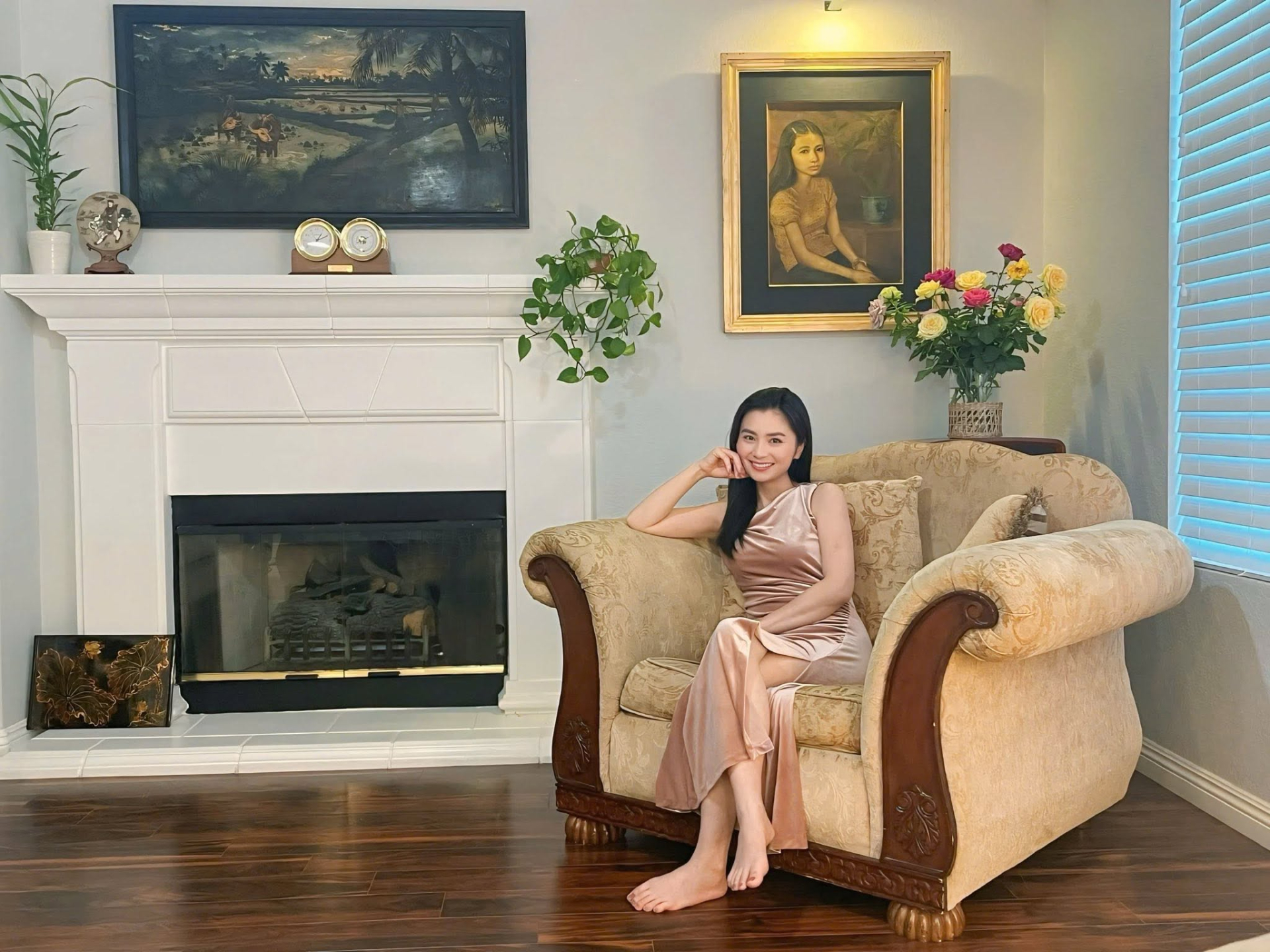 Trong nhà treo nhiều tranh ảnh để tăng tính nghệ thuật cho không gian