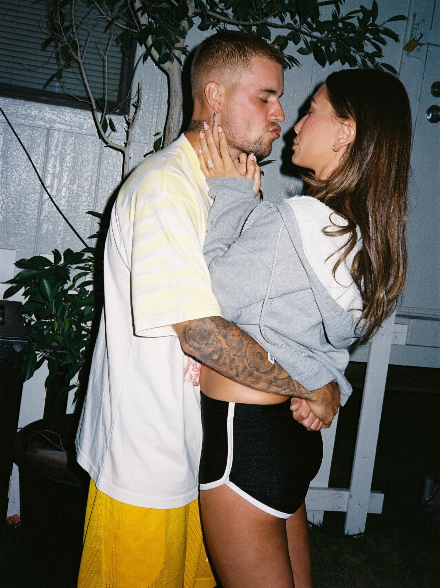 Justin Bieber gây sốt khi lần đầu tự tay xả loạt ảnh nóng bỏng của vợ