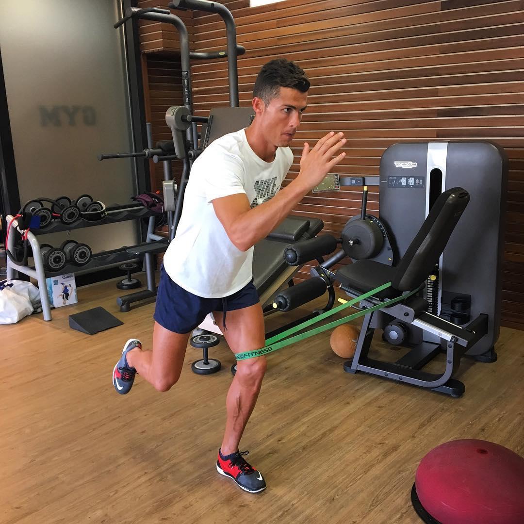 Sau bữa ăn, Ronaldo sẽ mời khách tập thể dục