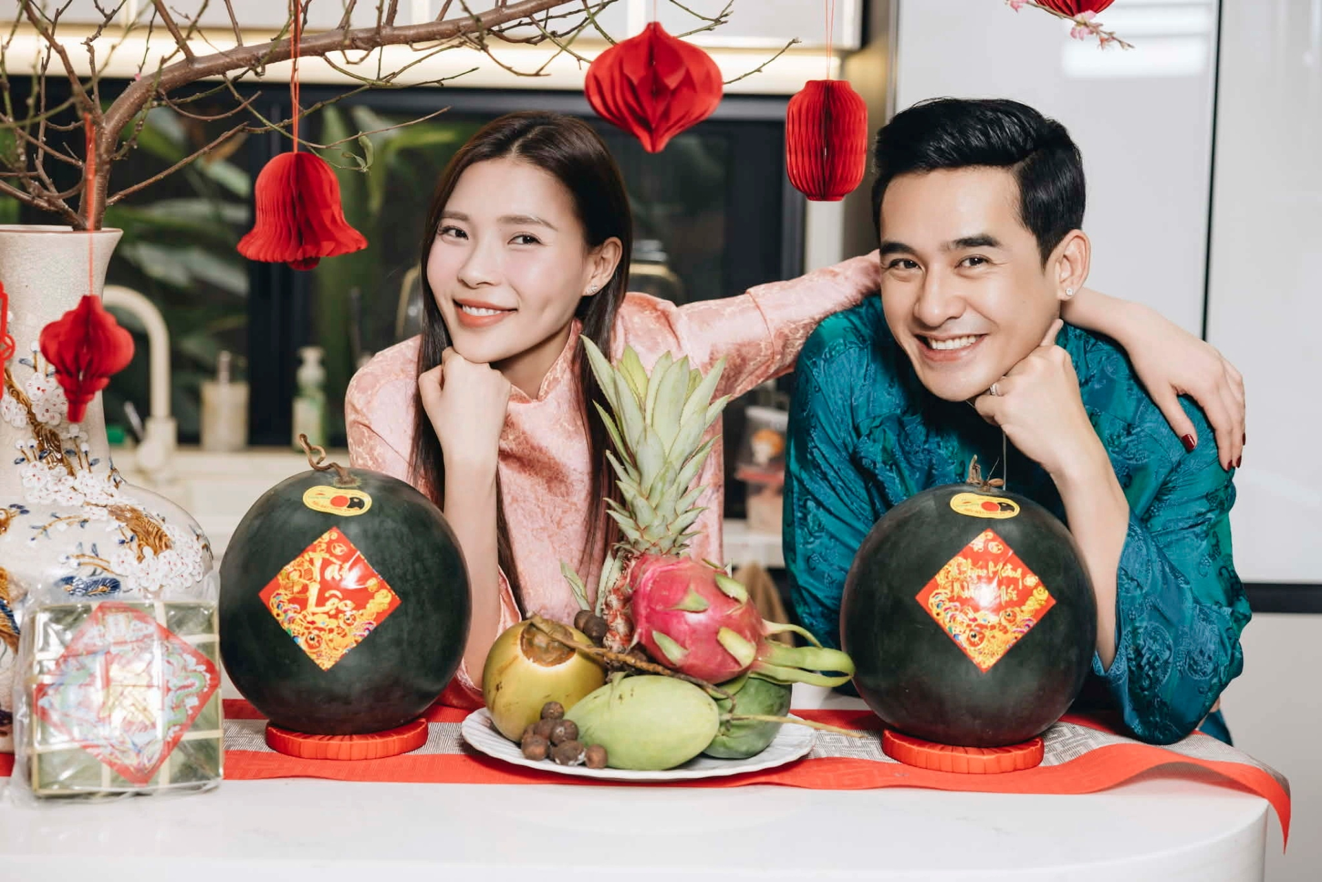 Sao nam có dàn hậu cung đỉnh nhất Vbiz nhưng cả đời chỉ yêu một người: Ở biệt thư 200m2 như resort, đồ hiệu chất đầy
