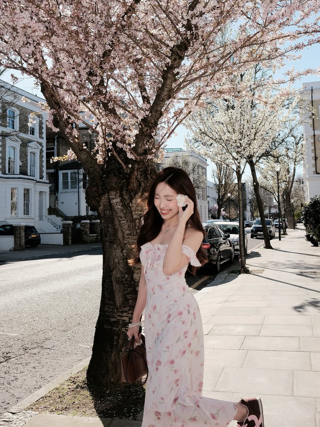  Cô gái Việt ở London liên tục được người qua đường khen xinh, ăn mặc đẹp: Flex cả đời cũng xứng đáng! 