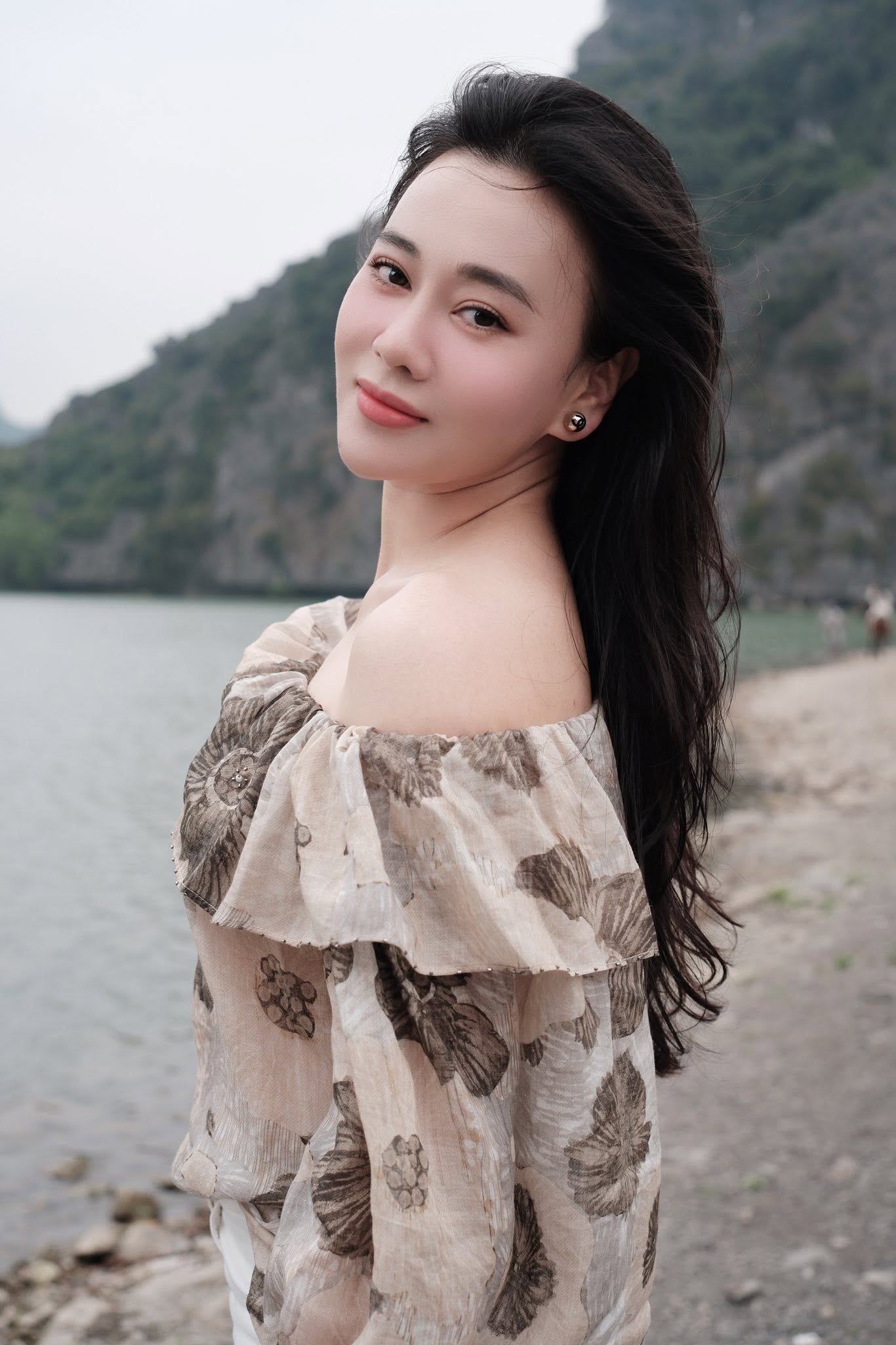   Hiện cô tập trung cho công việc kinh doanh cá nhân, quảng bá sản phẩm và bán hàng trên các nền tảng mạng xã hội. Ảnh: FBNV  