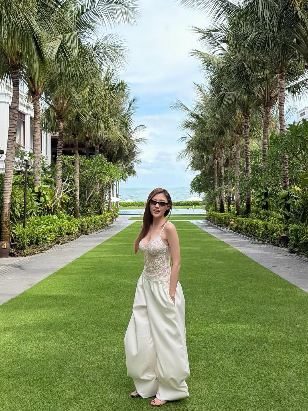 Gọi Uyển Ân là nữ thần mặc đẹp mùa hè 2026: Nhìn lượt thả tim Instagram đủ hiểu độ hot!