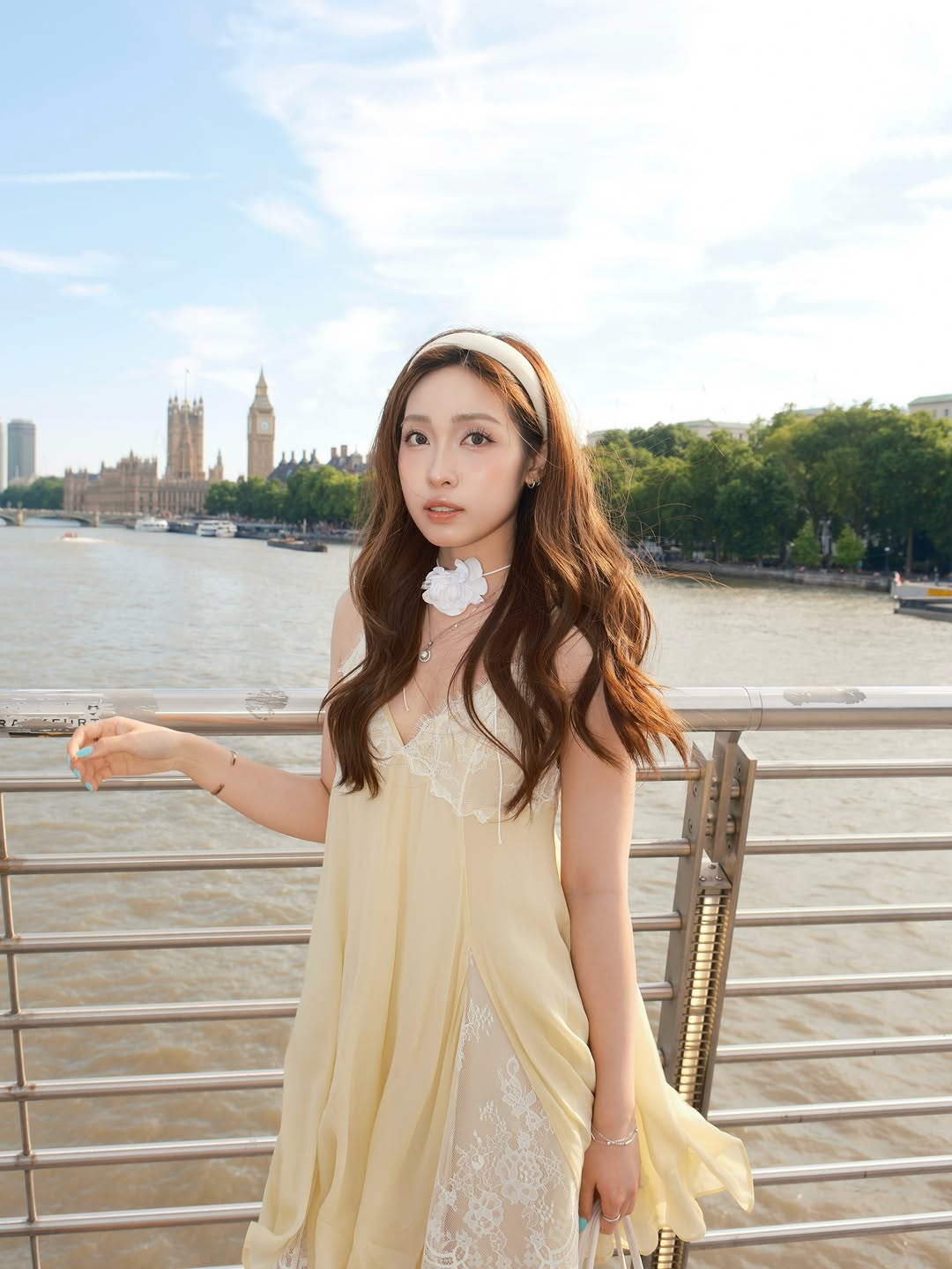  Cô gái Việt ở London liên tục được người qua đường khen xinh, ăn mặc đẹp: Flex cả đời cũng xứng đáng! 