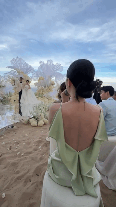 Mỹ nhân đi ăn cưới được nhiều người