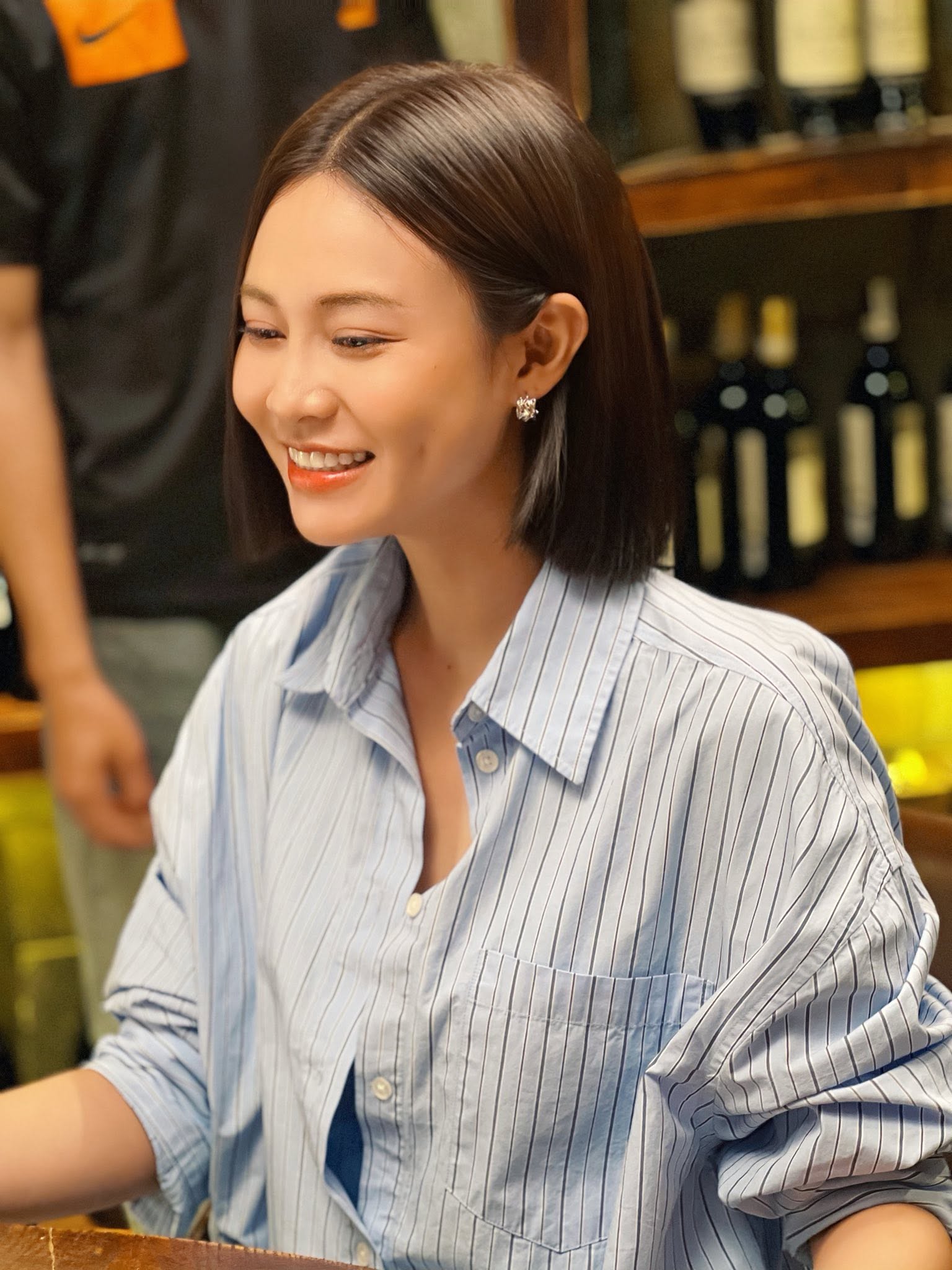 Trước đó, nữ diễn viên đã gây thương nhớ với mái tóc ngắn cá tính khi tham gia bộ phim Cách Em 1 Milimet. (Nguồn: Facebook)