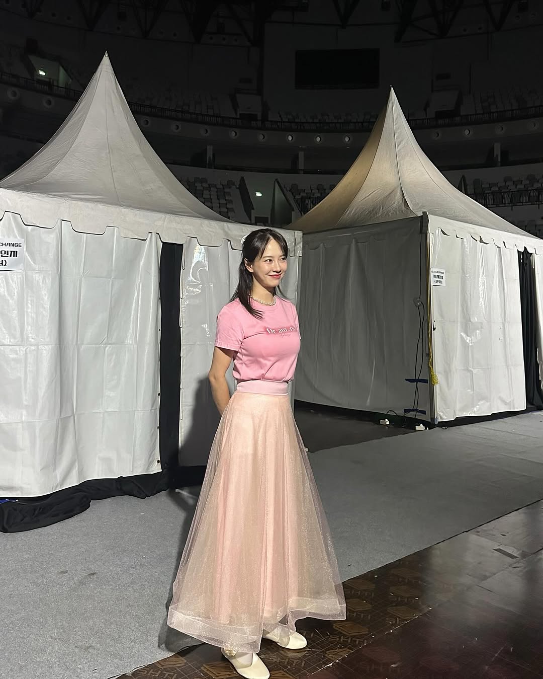 Mỹ nhân showbiz U50 chưa lấy chồng: Sắc vóc khiến gái trẻ cũng phải chào thua, style đơn giản mà sang hết nấc