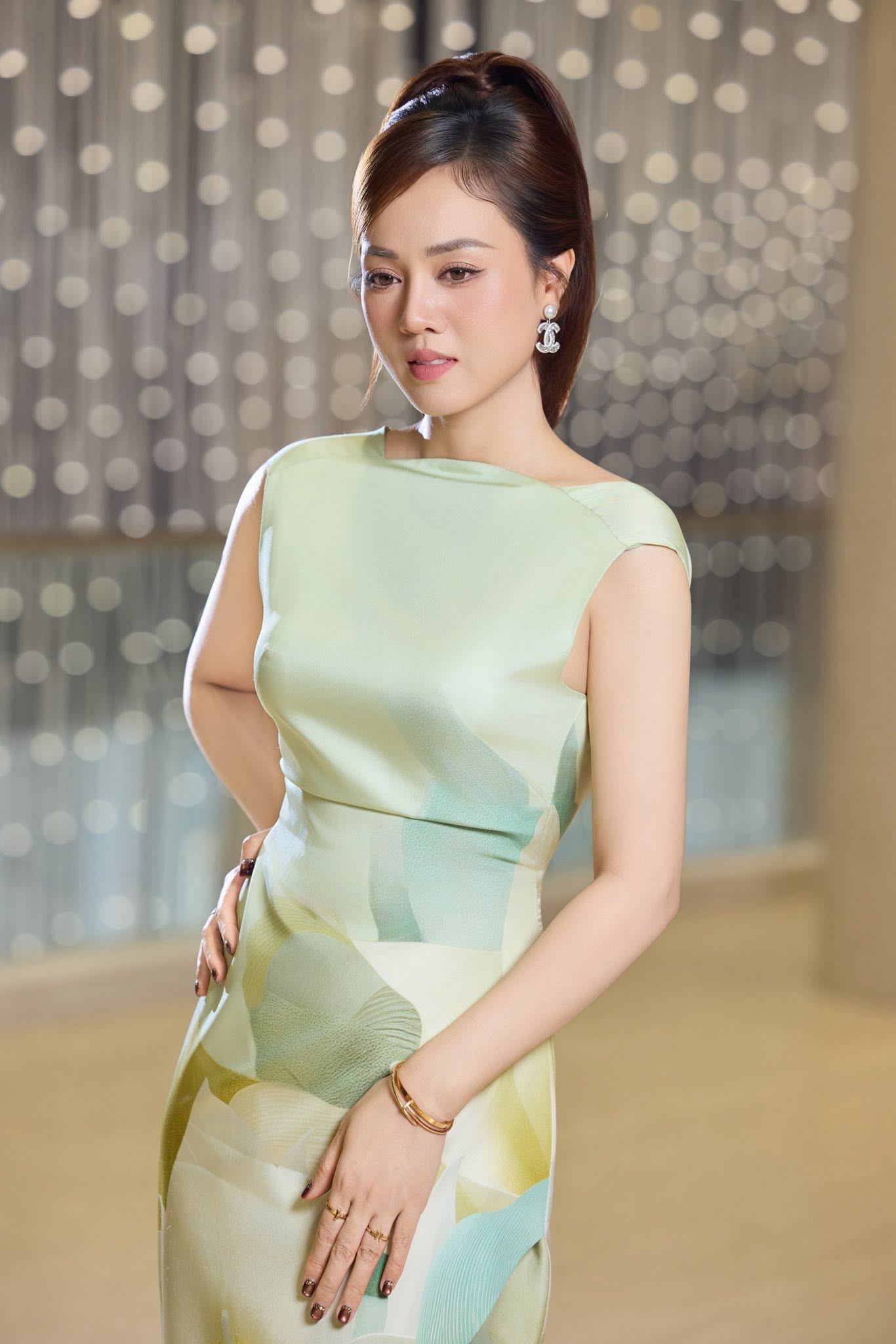   Khi được 1 netizen khuyên nên bán hàng cao cấp thay vì ít tiền. Ngọc Hà khẳng định bản thân không phù hợp với hình tượng 