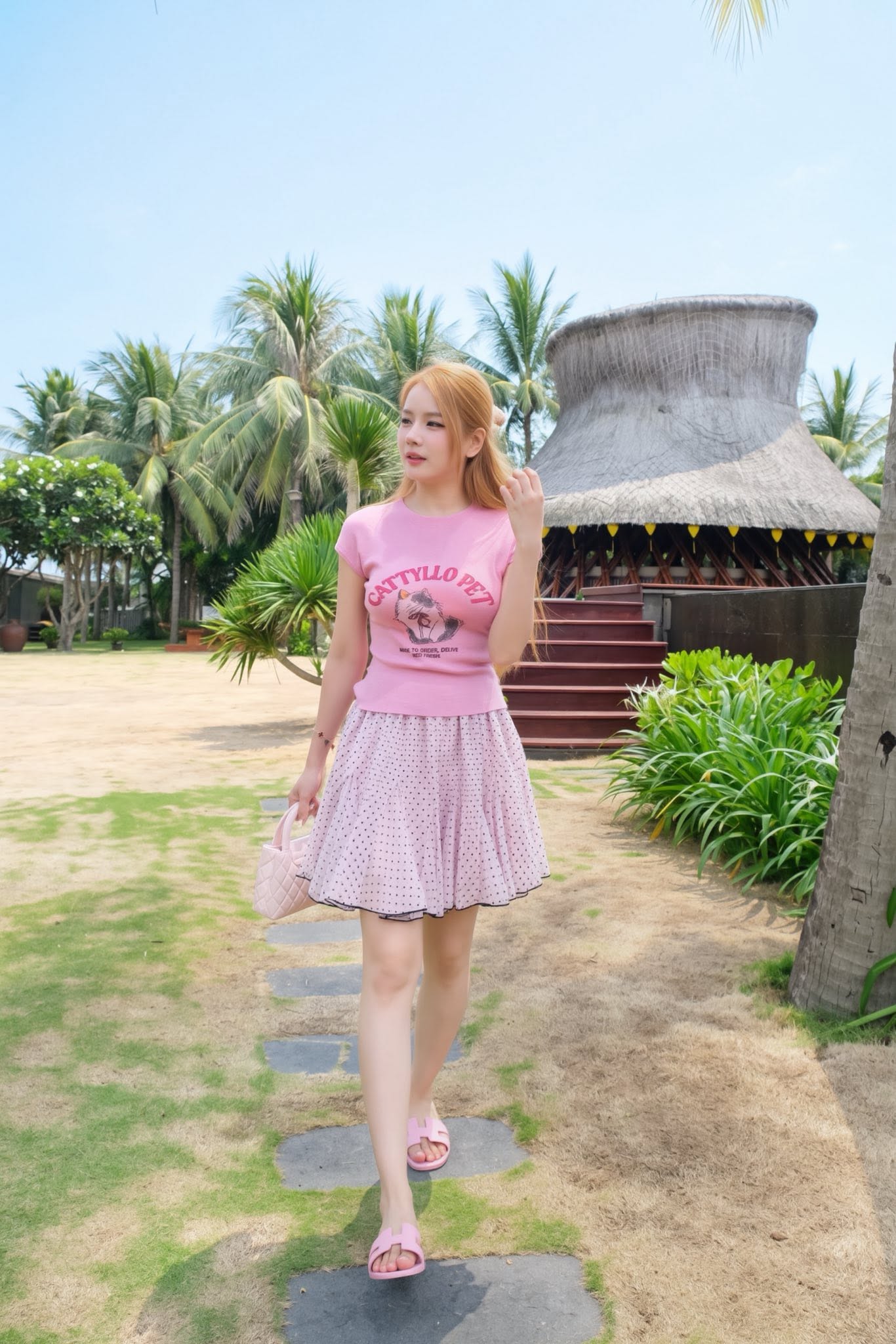 Mỹ nhân Vbiz 31 tuổi mặt nhỏ xinh như búp bê, lần nào lên đồ đi biển cũng đẹp 