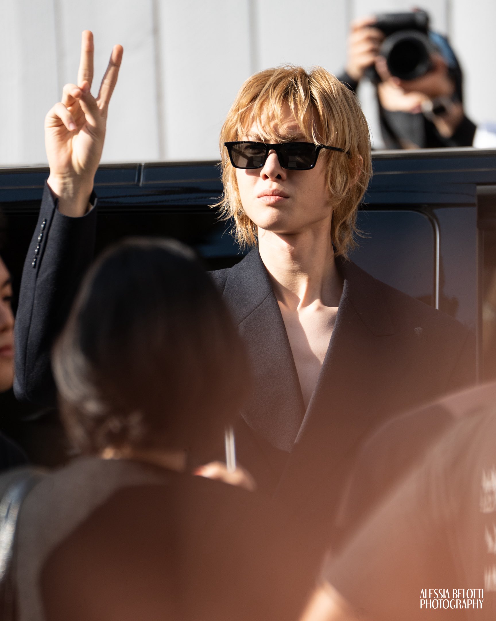 Paris nắng nóng nhất lịch sử biến show Dior thành 