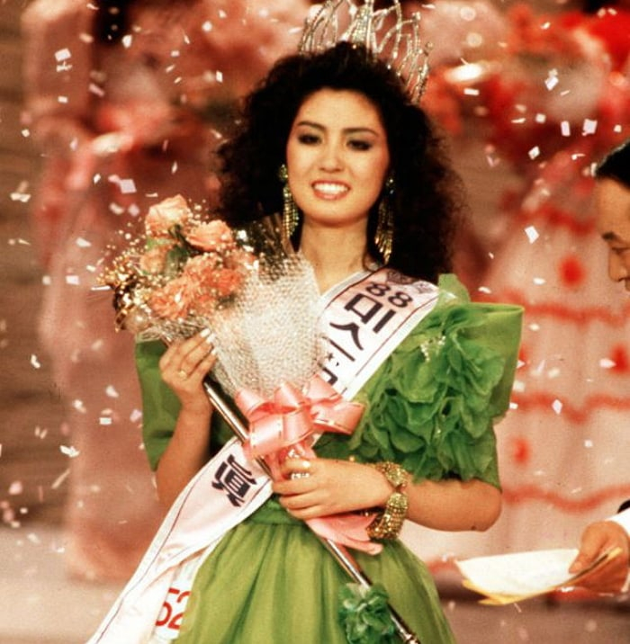 Mê mệt nhan sắc của mẹ thiếu gia nổi tiếng toàn châu Á: 21 tuổi làm Hoa hậu, 59 tuổi không biết già là gì