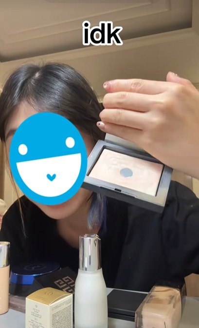 TikToker đăng pass hộp phấn dùng lủng đáy, dính kem chống nắng tùm lum: Nể người bán 1, nể người mua 10 